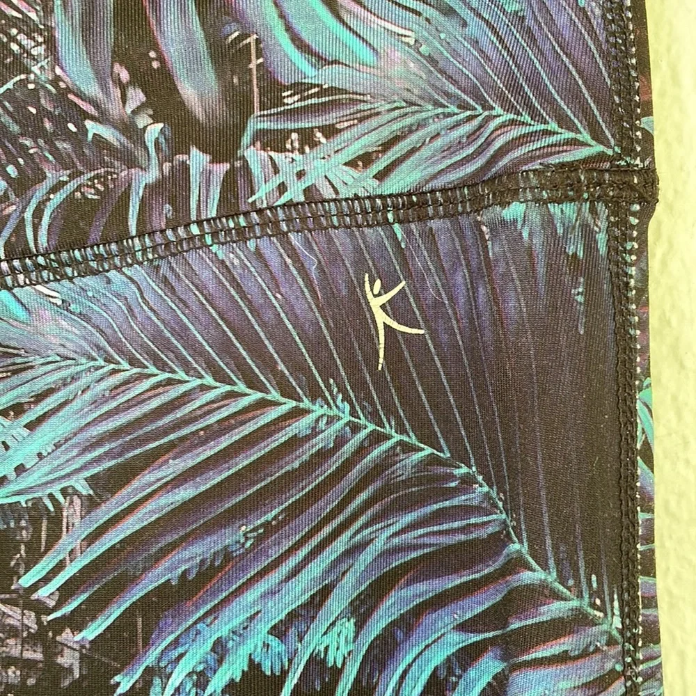 Danskin Now DriMore black purple tropical print cropped workout leggings size XS